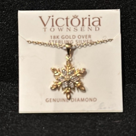 Victoria Townsend 18K Gold over Sterling Silver Snowflake Charm Necklace… - Picture 1 of 6